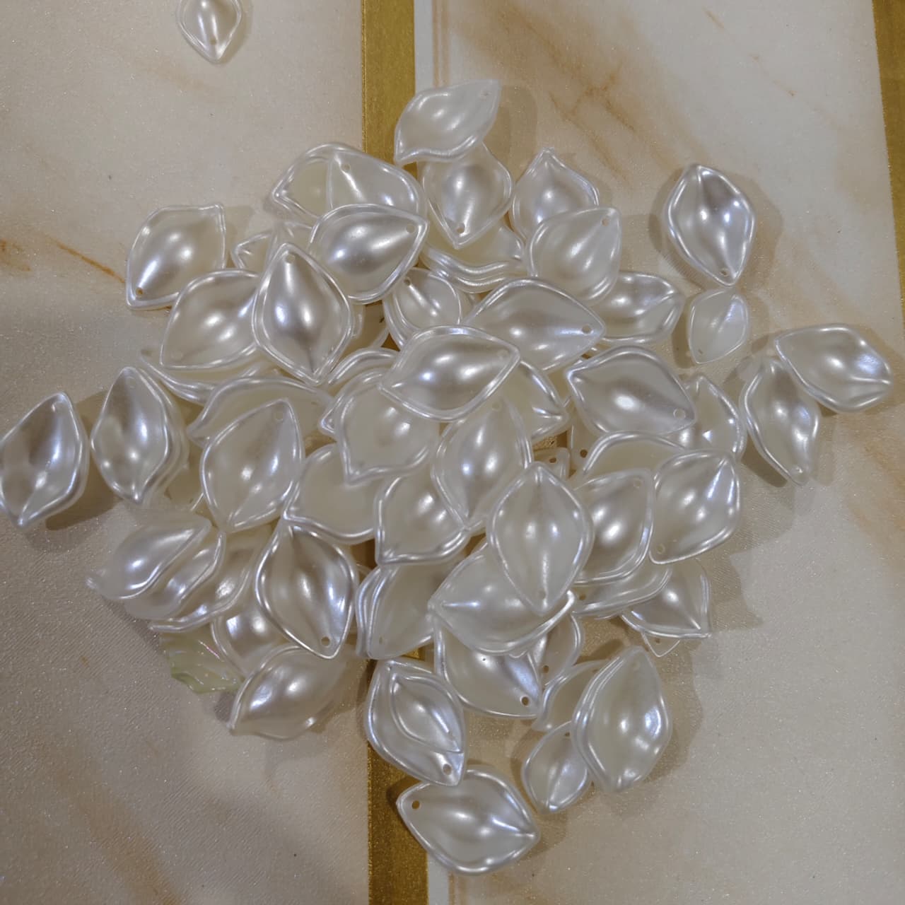Pearl Mini Petals-White Secondary image