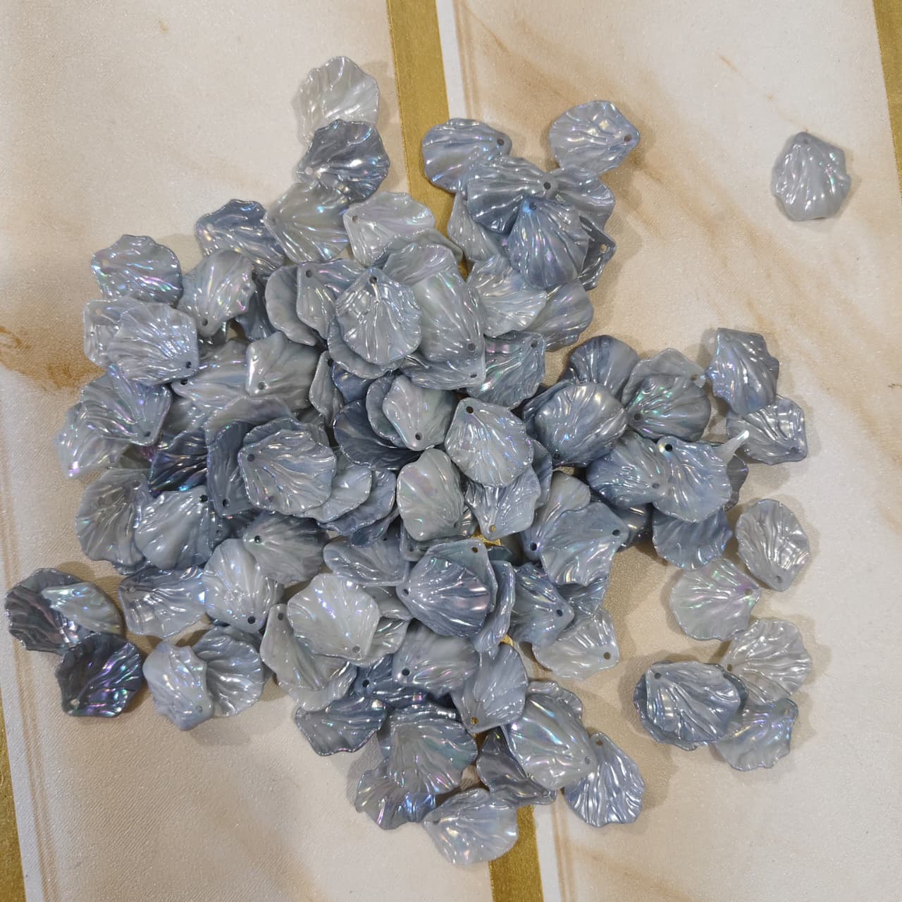 Leafe Petals-Grey Secondary image